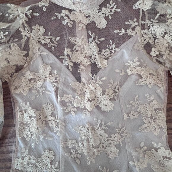 Sheer Mock Neck Long Sleeve Peach Floral Lace Top Built-in Cami Size Medium - Picture 6 of 14